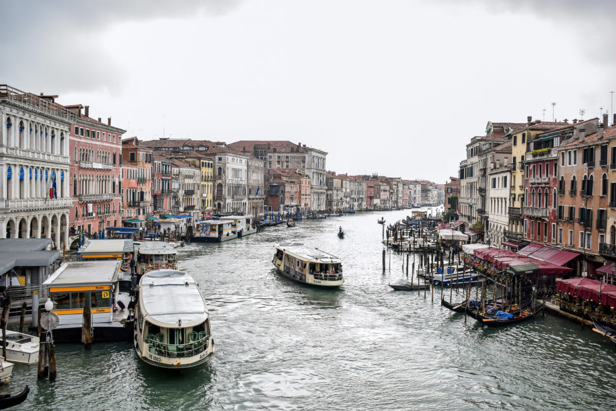 Bewölktes Venedig