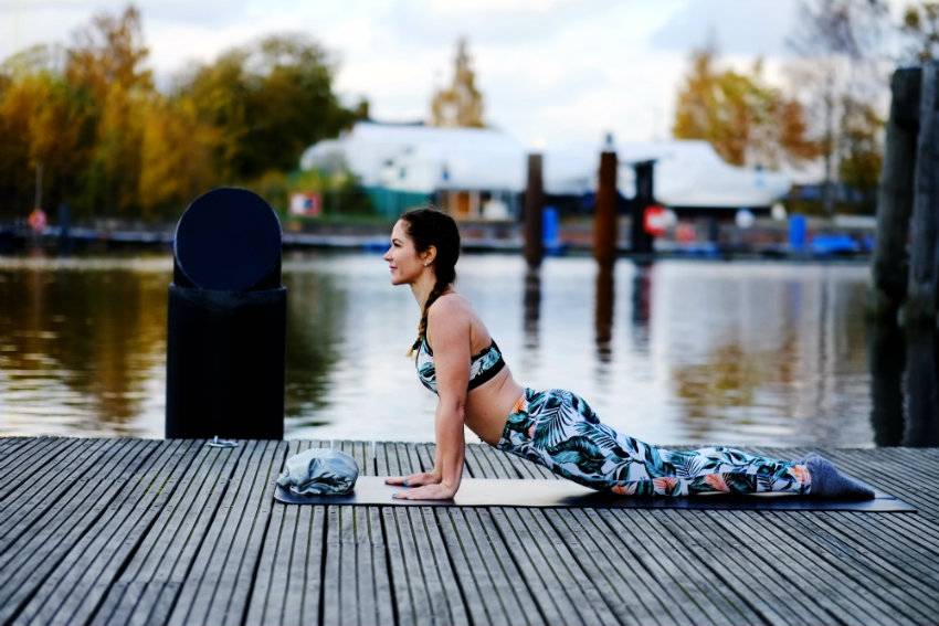 Yoga für Anfänger Übungen die Kobra